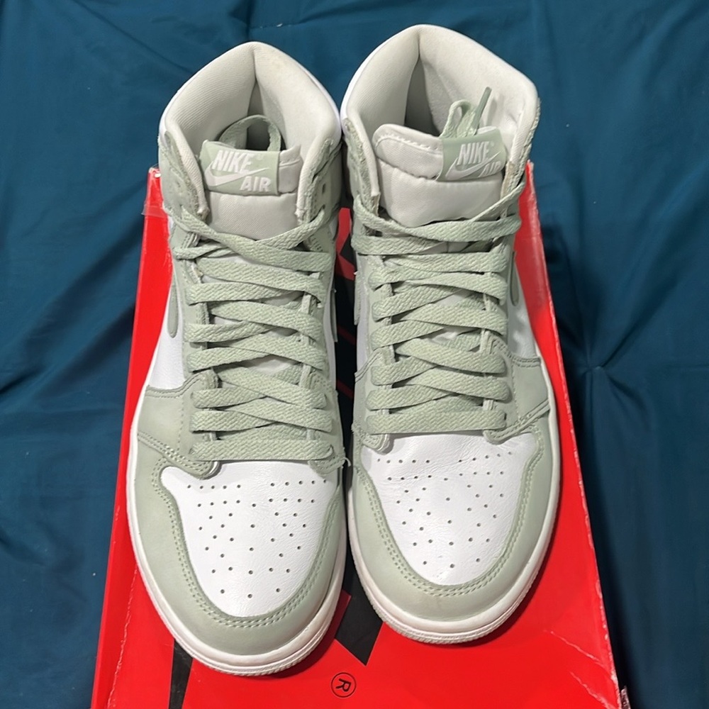 Jordan 1 high seafoam.   M7.5 / W9 - Picture 3 of 10